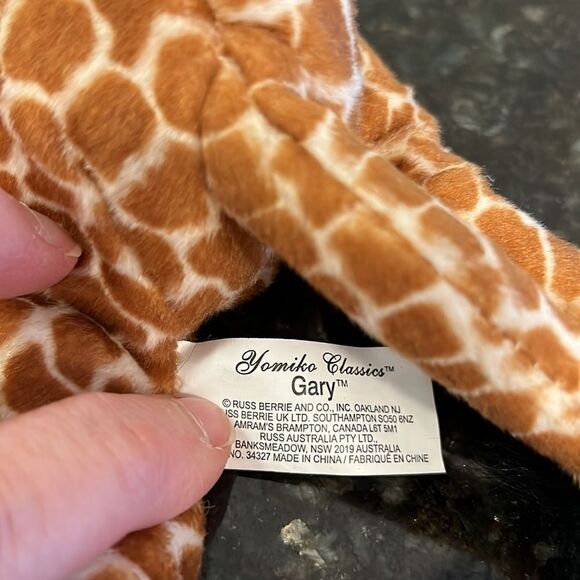 Yomiko Classics Russ Giraffe named Gary, like new condition with Tags (5 inch) - Picture 9 of 9